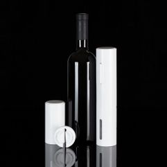 Набор Winedetta — незаменимый помощник для настоящего ценителя вин.  Чтобы открыть бутылку, просто поместите электрический штопор на горлышко винной...