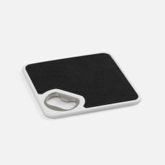 Пластиковый костер с нескользящим основанием и функцией открывашки для бутылок. Поставляется в пакетике. 