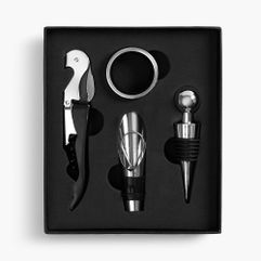 Функциональный и простой в использовании набор винных аксессуаров в лаконичной коробке. В набор входят:   нож сомелье с функциями штопора, ножа для...