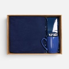 Окутайте своих близких теплом и заботой с набором Warm Spell! В нем спряталась классика уютных подарков: мягкий и легкий флисовый плед, кружка и...