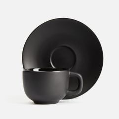 Матовая поверхность и глянцевая окантовка создают элегантный эффект — напиток кажется вкуснее, а каждое чаепитие превращается в эстетическое...