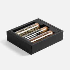 Набор Infuseful объединяет два благородных сорта чая, бережно упакованных в стеклянные колбы: нежный белый Бай Хао Инь Чжень с тонкими медовыми...