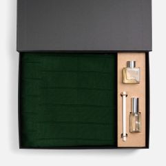 Набор Bloomsday Pro — это идеальное сочетание уюта и изысканного аромата для создания атмосферы гармонии и расслабления.  Мягкий плед с элегантным...