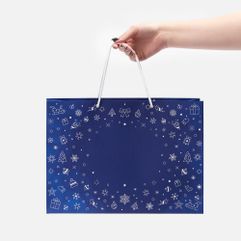 Подарочный пакет серии Snowlace с новогодним паттерном — стильное дополнение к подарку!