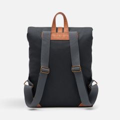 Стильный рюкзак Sloane изготовленный из переработанного полиэстера, обеспечивает долговечность и практичность изделия, а современные технологии...