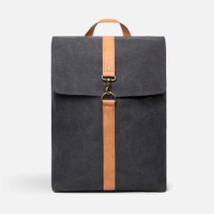 Рюкзак Bosler изготовлен из переработанного канваса, не только выглядит модно, но и демонстрирует заботу об окружающей среде. Он оснащен отделением...