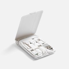 Octopod — компактная станция для беспроводной зарядки, которая укомплектована ключом для слота SIM-карты, кабелем с разъемами USB Type-C-Type-C,...