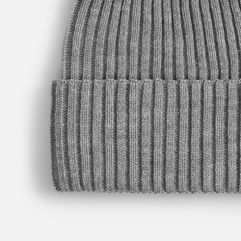 Стильная шапка для тех, кто предпочитает держать уши в тепле — 3 слоя трикотажа точно не дадут им замерзнуть. Однослойная шапка фактурной вязки с...