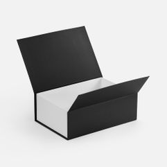 Коробка выполнена из переплетного картона, кашированной гладкой дизайнерской бумагой Мalmero двух цветов.