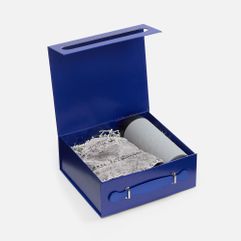 Коробка-кейс из переплетного картона Holdfold — элегантное решение для хранения и подарков.  Прочная конструкция из картона толщиной 2 мм обеспечивает...