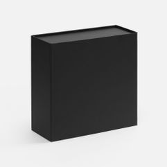 Подарочная коробка Quadra Fold изготовлена из переплетного картона, кашированного дизайнерской бумагой Malmero. Самосборная конструкция с клеевыми...