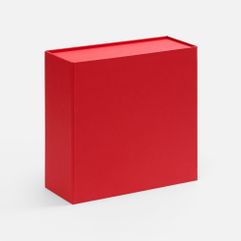 Подарочная коробка Quadra Fold изготовлена из переплетного картона, кашированного дизайнерской бумагой Malmero. Самосборная конструкция с клеевыми...