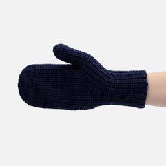 Коллекция вязаных аксессуров Catch Match — это своеобразный конструктор для зимней капсулы, где все элементы подходят друг другу по цвету и стилю. Это...