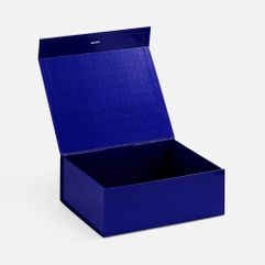 Коробка из переплетного картона с лайнером, ламинированым полуглянцевой текстурной пленкой устойчив к царапинам. Крышка на двух магнитах дополнительно...