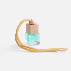 Разместите флакон с ароматной эссенцией дома или в машине — везде, где хочется дышать полной грудью. Жидкость постепенно испаряется из флакона сквозь...