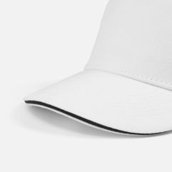 Обновленная модель популярной классической бейсболки с 5 клиньями без лобового шва. Бейсболка выполнена из плотного хлопка. Козырек-сэндвичОбшивные...