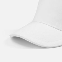 Обновленная модель популярной классической бейсболки с 5 клиньями без лобового шва. Бейсболка выполнена из плотного хлопка. Козырек-сэндвичОбшивные...