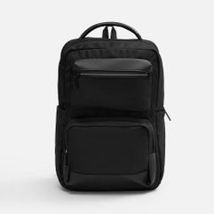 Рюкзак nowaPolis — для тех, кто живет в ритме современного города и ценит функциональность без компромиссов. Он идеально адаптируется под любой...