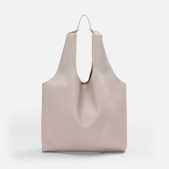 Аgio в переводе с итальянского — «комфорт». Именно его подарит сумка Agio своему обладателю. А еще — радость от ежедневного использования.  Agio — это...