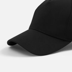 Модель бейсболки с 5 клиньями без лобового шва — продуманный баланс между спортивной функциональностью и городским стилем. Бейсболка выполнена из...