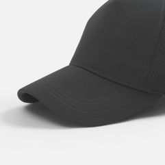 Модель бейсболки с 5 клиньями без лобового шва — продуманный баланс между спортивной функциональностью и городским стилем. Бейсболка выполнена из...