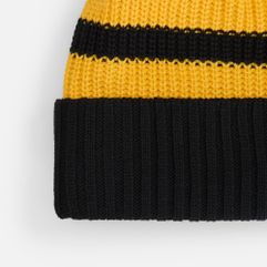 Яркая вязаная шапка Winwear с контрастными акцентами — стильный аксессуар для холодного сезона. Модель выполнена из мягкой 100% акриловой пряжи,...