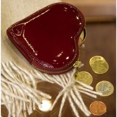 Маленький красный кожаный кошелек для монет в форме сердца - стильный и яркий подарок женщине. Кошелек 