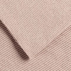 Шарф Windy Rose — прекрасный аксессуар для создания образа в стиле smart casual. Однослойный шарф, выполненный платочной вязкой. В комплекте замшевая...