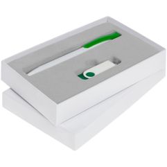 В набор входят: флешка Twist Color, зеленая с белым, 8 Гб; ручка шариковая Pin, белая с зеленым.Набор упакован в подарочную коробку.Срок сборки набора...