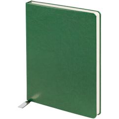 Ежедневник с твердой обложкой, выполнен из материала Nebraska, зеленый FF, дополнен ляссе в цвет обложки с металлической шильдой.<br/>Блок 986:Кол-во...