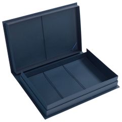 Коробка под набор: ежедневник 15х21 см или 20х26 см , планинг, авторучку. Изготовлена из переплетного картона 1,75 мм, кашированного бумагой Efalin...