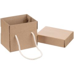 Компактная и лаконичная упаковка для кружки, сладких подарков или небольших сувениров. Самосборная коробка, поставляется в плоском виде.