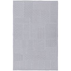 Плед фактурной вязки с орнаментом в стиле пэчворк — не совсем отдельные лоскутки, но гармоничное сочетание разных узоров. Плед Snippet — теплый символ...