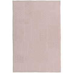 Плед фактурной вязки с орнаментом в стиле пэчворк — не совсем отдельные лоскутки, но гармоничное сочетание разных узоров. Плед Snippet — теплый символ...