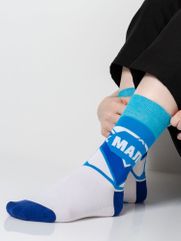 Носки, подслащивающие жизнь тем, кто считает свою vita недостаточно dolce. Носки «Мало» выпущены в сотрудничестве с брендом вдохновляющих носков...