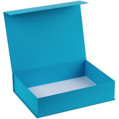 Коробка выполнена из переплетного картона, кашированного гладкой дизайнерской бумагой Malmero, с крышкой на магнитах.