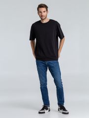 Принт на спине!  Первые прообразы торговых центров появились еще, как известно, в древнем Риме и назывались форумами. Местные полки ломились от яств,...