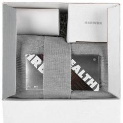 У этого набора две большие целевые аудитории. Одна — компании, работающие в тяжелой промышленности, другая — офисные работники. А впрочем, кто не...