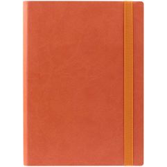 Ежедневник с гибкой обложкой выполнен из материала Brand, оранжевый ОО, и дополнен резинкой шириной 1 см, капталом и ляссе оранжевого цвета. Блок 922:...