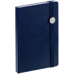 Зауженный ежедневник с круглым металлическим шильдом на резинке. <br/>Ежедневник с твердой обложкой, выполнен из материала LaFite, синий НН, дополнен...