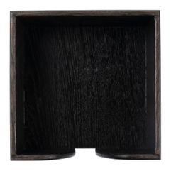 Классическая салфетница из дуба под стандартный размер салфеток. Поставляется в индивидуальной транспортной коробке. Не оставляйте во влажной среде....