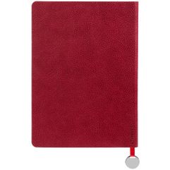 Ежедневник с гибкой обложкой, выполнен из материал La Fite, красный РР, дополнен ляссе в цвет обложки с металлическим шильдом. <br/>Блок 985, без...
