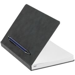 Ежедневник в твердой обложке выполненной из материала Nubuck, черный, дополнен цветным ляссе и магнитом удерживающим ручку.<br/>Блок 986:Кол-во...