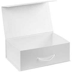 Коробка выполнена из переплетного картона, кашированного дизайнерской бумагой Majestic. На крышке выполнено тиснение золотистой фольгой. Закрывается...