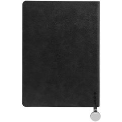 Ежедневник с гибкой обложкой, выполнен из материал La Fite, черный АА, дополнен ляссе в цвет обложки с металлическим шильдом. Блок 985, без...
