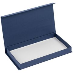 Коробка выполнена из переплетного картона, кашированного дизайнерской бумагой Malmero, с крышкой на магните.