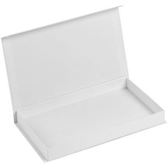 Коробка выполнена из переплетного картона, кашированного дизайнерской бумагой Classy Covers, с крышкой на магните.