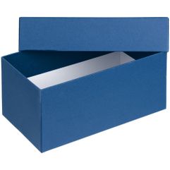 Коробка выполнена из переплетного картона, кашированного гладкой дизайнерской бумагой Malmero.