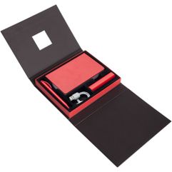 Коробка выполнена из переплетного картона, кашированного дизайнерской бумагой Malmero, с двумя створками на магнитах.
