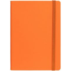 Ежедневник с полутвердой обложкой выполнен из материала Nice Touch, оранжевый ОО, и дополнен резинкой шириной 1 см и ляссе оранжевого цвета. <br/>Блок...